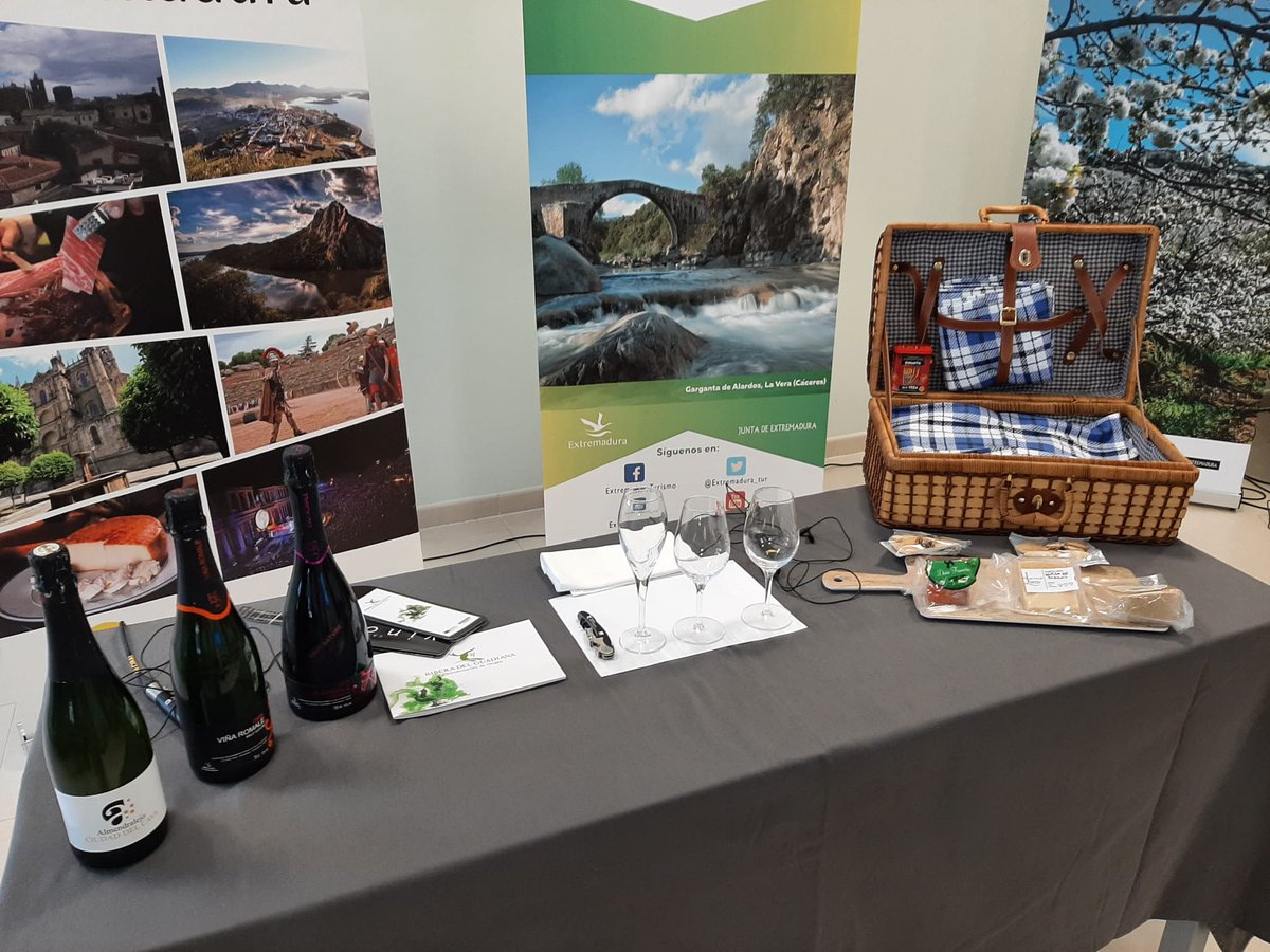 Ext_gastronomia's tweet photo. 🧀Quesos y 🍷vinos extremeños en ‘Meet Extremadura Frankfurt’, presentación de destino realizada por @Extremadura_tur, a turoperadores y prensa alemana. Como broche final una cata virtual, con la colaboración de nuestros socios @CataconCati,@cavaquesozafra, La #ESHAEX y @spain https://t.co/XgiAm0isiv