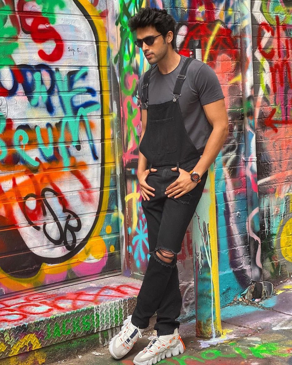 J_angelsyed's tweet photo. It’s all about you being Grey or Black or White in this colourful world 😬#iamgrey #graffitiquotes #michigan  

~@LaghateParth on Instagram ♥️🔥
#ParthSamthaan https://t.co/RIFl14eBnI