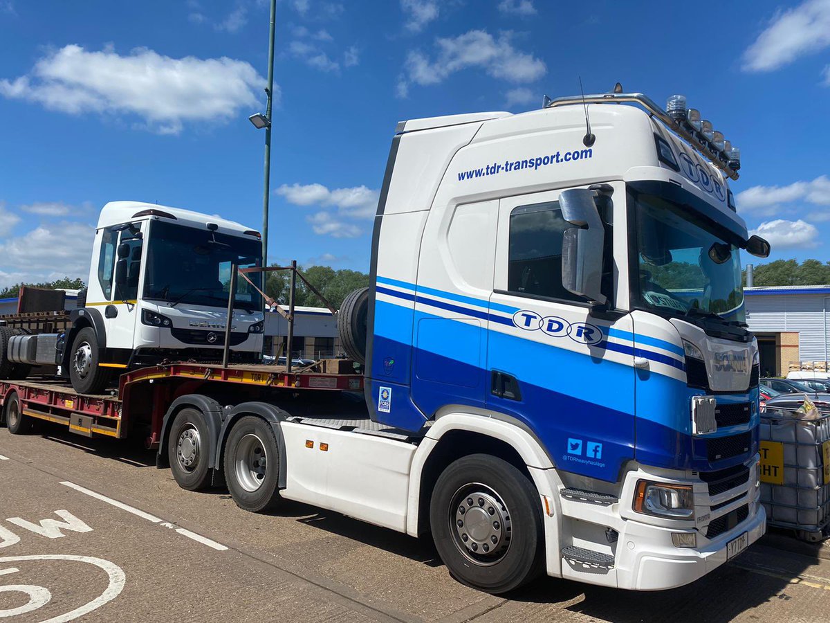 tdrheavyhaulage's tweet photo. Apparently weβre in for some fine weather this weekend βοΈπ
Hereβs a few shots of some of the team basking in the sunshine to get you in the mood.
Have a great weekend everyone ππ
#ConstructionLogistics #heavyhaulage #PlantHaulage #LowLoader #WideLoad #LongLoad #Hiabs https://t.co/ZhtoYVZb9e