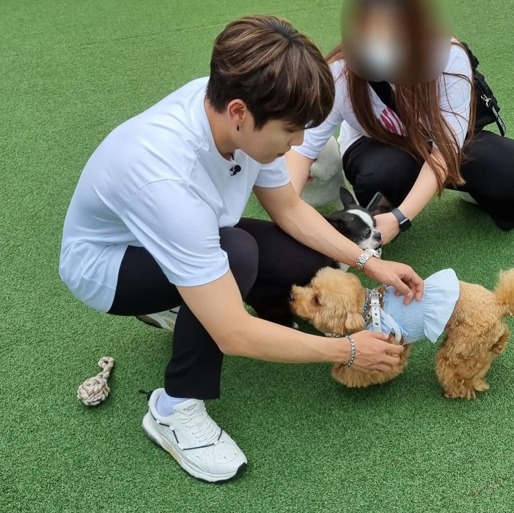 PWJ_archive's tweet photo. 210611 쪼꼬그램 인스타

[ 🐶엄마의 원픽 우진이횽아가 
나 안아줬엉🤎엄마가 부럽대😁😆 ]

🔗 https://t.co/UnRkngC1rO

#박우진 #PARKWOOJIN https://t.co/boWOBnh6by