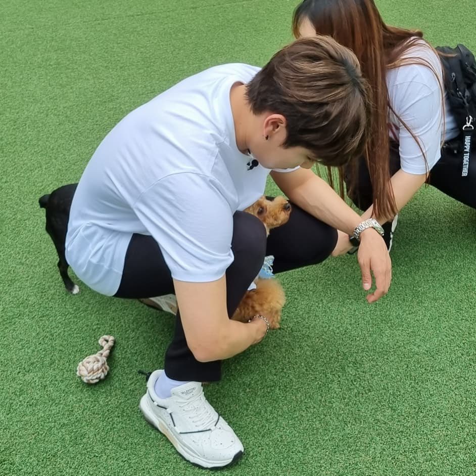 PWJ_archive's tweet photo. 210611 쪼꼬그램 인스타

[ 🐶엄마의 원픽 우진이횽아가 
나 안아줬엉🤎엄마가 부럽대😁😆 ]

🔗 https://t.co/UnRkngC1rO

#박우진 #PARKWOOJIN https://t.co/boWOBnh6by