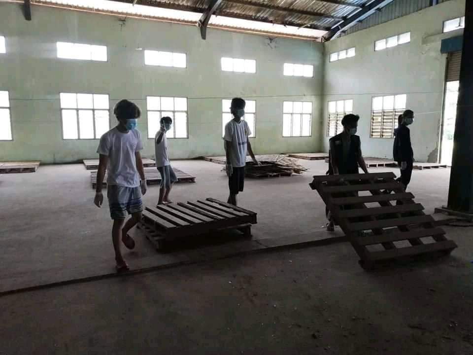 C2MarMar1's tweet photo. Here is Covid Q Center provided by Myanmar brutal Juntas.  Is the world still watching Myanmar? @LeongWaiKitCNA @KenRoth @DrSasa22222 @UN @SchranerBurgen1 @john_hq3 https://t.co/oTEIwkk0EP