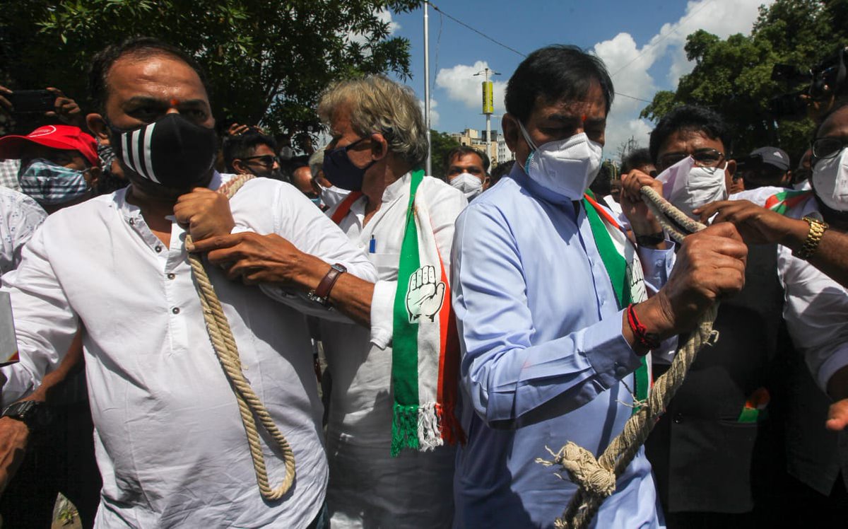 BharatSolankee's tweet photo. During a pandemic, when govts across the world were giving respite to their people the Modi Govt has unprecedentedly raised taxes on fuel and looting the people of India. 

Detained by Gujarat Police for protesting against this loot in Vadodara. #BJPLootingIndia https://t.co/Yed8wtiOX2