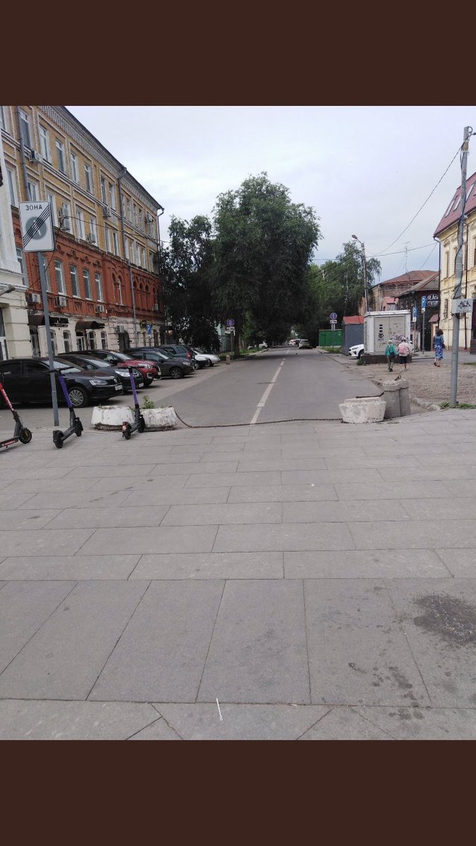 Коллеги <a href="/DepGorHozSamara/">Департамент ГХиЭ</a> данные вазоны установлены для предотвращения сквозного проезда по Ленинградской и безопасности пешеходов, объясните пожалуйста <a href="/OOO_Kedr_1/">ООО Кедр-1</a> что не нужно их переворачивать во время уборки Ленинградской.<a href="/SamMobilePriem/">Мобильная приемная Губернатора Самарской области</a>