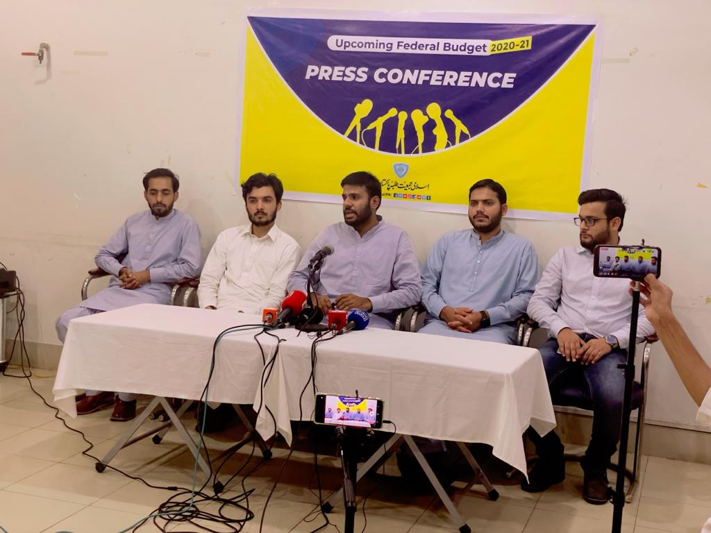 ShoaibRajput_04's tweet photo. Press Conference was held under the auspices of @JamiatPK regarding the education quota in the budget to be presented this year in which @PresidentIJT, Bro. Hamza Muhammad Siddiqui addressed the Media.
#StudentsPressConference https://t.co/nHsTfdQL3O