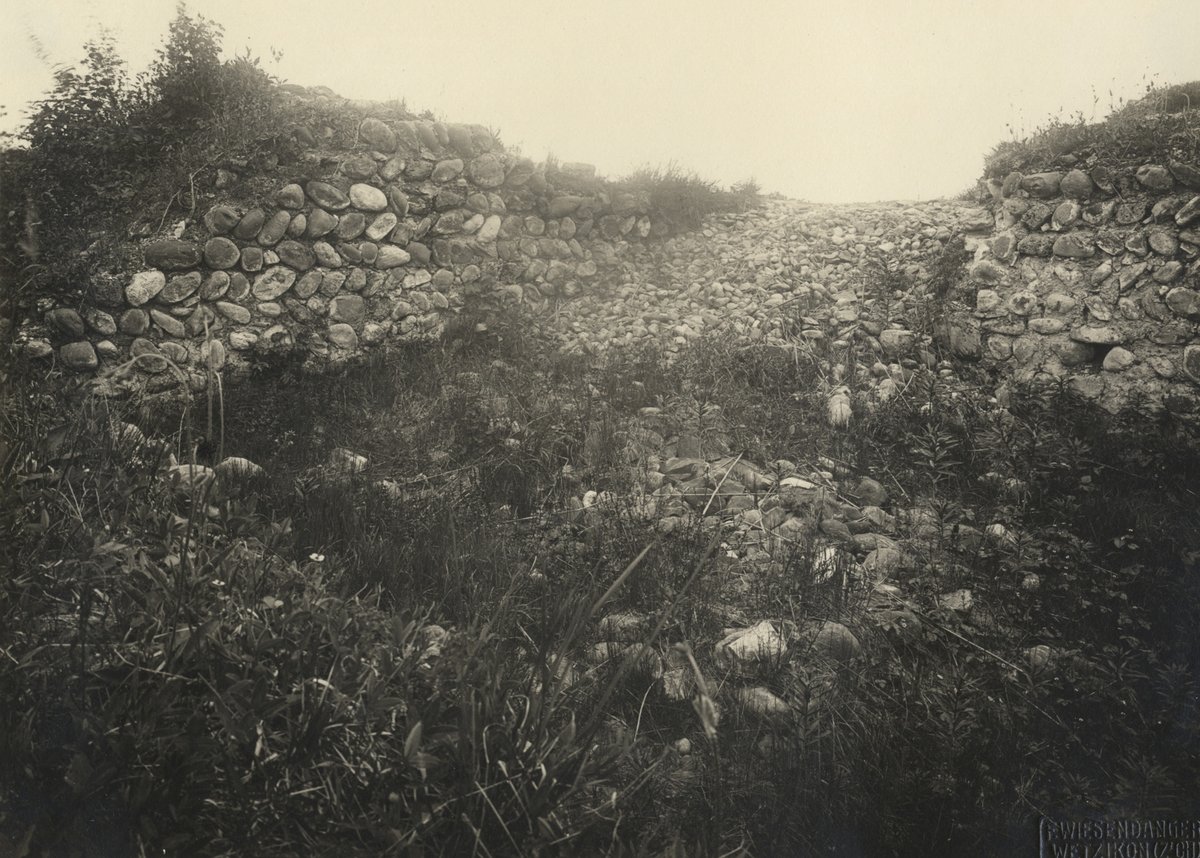 Wetzipedia's tweet photo. Das #Kastell Irgenhausen (römische Befestigungsanlage) im Zürcher Oberland liegt in einer Aussenwacht unseres Nachbardorfes #Pfäffikon ZH. Wir zeigen Fotos, die das Kastell vor der Restaurierung zeigen, dat. 28. Oktober 1925. (^it)
#wetzipedia #wetzikon https://t.co/XBMT8YgCar
