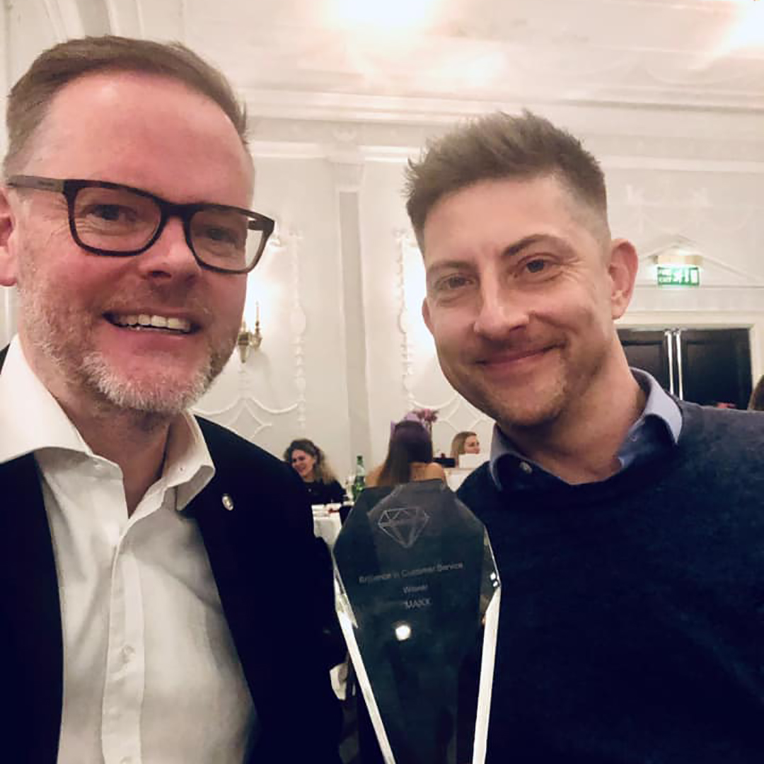 MakeItMAXX's tweet photo. 🎂 A huge HAPPY BIRTHDAY to MAXX's Head of Digital, James
The MAXX team wish you a wonderful, cake filled day
James is on the right and this image is of him and Matt collecting an award MAXX won for Customer Service 🧡
#agencylife #meettheteam #meetmaxx #happybirthday https://t.co/kbJa4iNYu2
