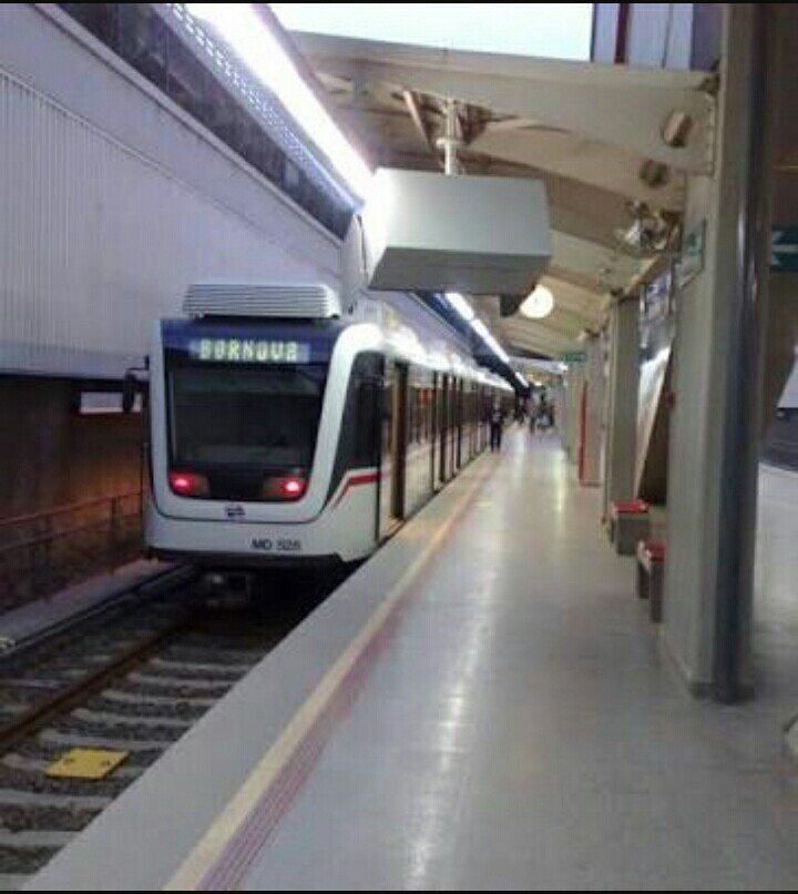 Metromuzda yapacağınız 10 dakikalık yolculuğunuz esnasında, minimum 3 İzmir Marşlı zil sesi duyarsınız 💯