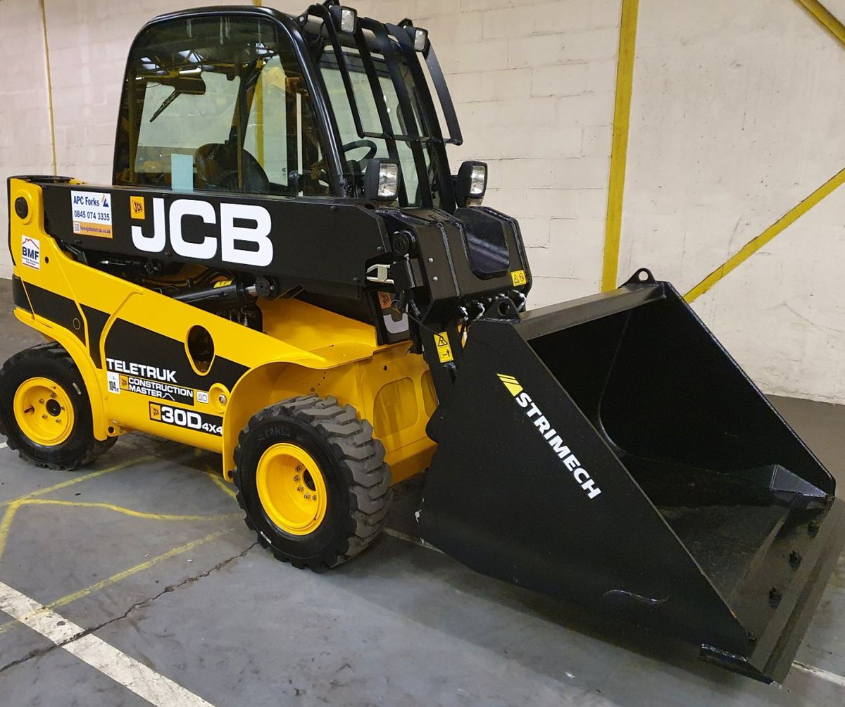 A great shot of the #new tier 5 <a href="/JCBmachines/">JCB</a> Teletruk #working with bale clamps

<a href="/hireateletruk/">APC Forks</a> we have the complete #package for you <a href="/BolzoniAuramo/">Bolzoni Auramo</a> attachments and <a href="/StrimechLTD/">Strimech Attachments</a> buckets and more, the list is endless

For more information on our #flexible hires call 0845 074 3335