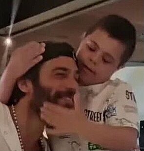 rosette77293245's tweet image. Nearly Everyday, since he became that “ phenomenon “, &amp;amp; instead of retreating &amp;amp; acting like VIP celebrity, he did whatever he could, went above and beyond just to put a smile on people’s faces and make them happy.... that’s how he was &amp;amp; still is , A Star In Reach ✊🏻❤️
#CanYaman