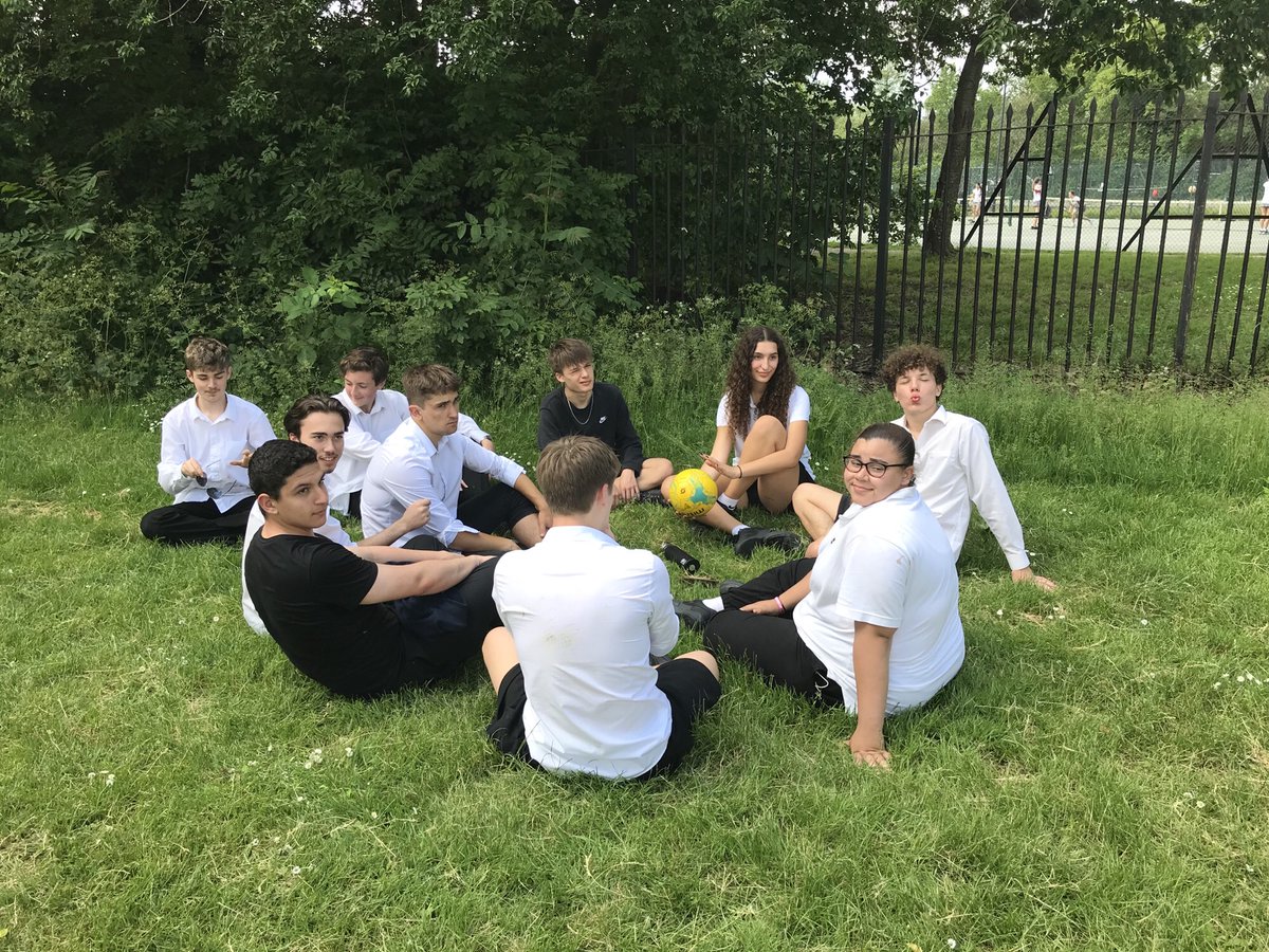 ThomasLalandePP's tweet photo. Le picnic international! Y11 French and Spanish GCSE classes @PortlandPlaceHd @Alpha_PlusGroup saying an official "Adios/ Au Revoir" after 5/6 years with us! Good luck for Sixth Form and well done for your resilience these last 2 years! You will be missed 👋👋@PpsGrowth @PPSEAL1 https://t.co/OBY98WI7yV