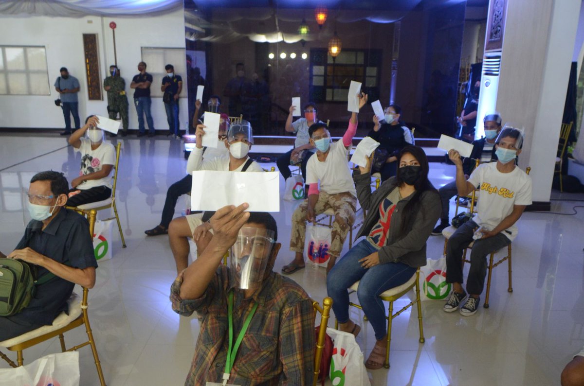 pnagovph's tweet photo. LOOK: 500 residents of Cavite receive PHP10,000 each on Friday (June 11, 2021) at La Traviesa Hotel in Gen. Trias. Taguig Representatives Alan Peter and Lani Cayetano and Cavite 6th Dist. Rep. Jon Jon Ferrer IV led the distribution. | via Avito Dalan https://t.co/vPj97FsPV6