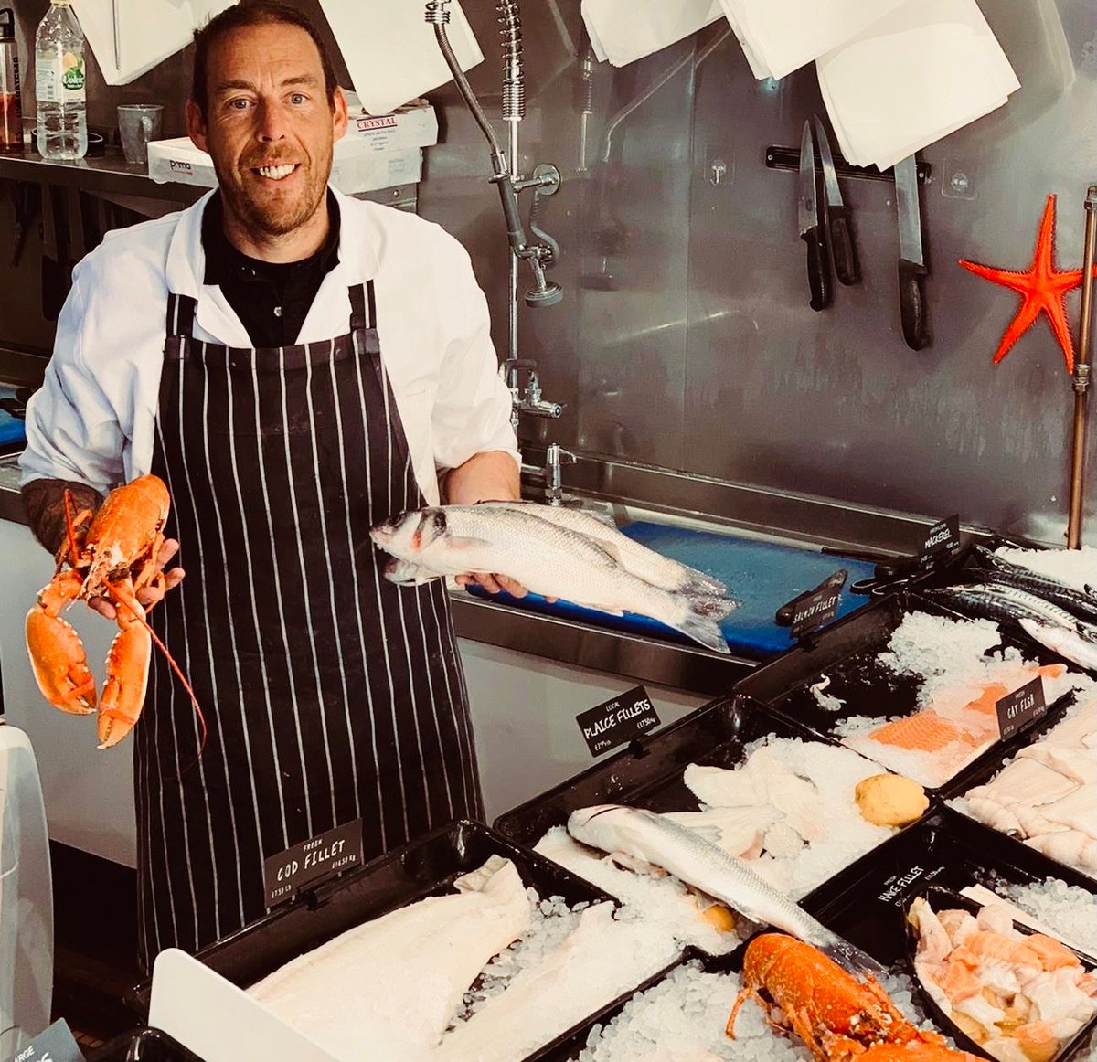 Darren’s recommendations today are local sea bass and Dover sole, crab and lobster and tuna. We’ll also have King prawn salads and lobster baguettes from 11am #fridayfish #localfish #seafoodlovers #lobsterlovers #fishmongers #dealkent #eastkent #shoplocal