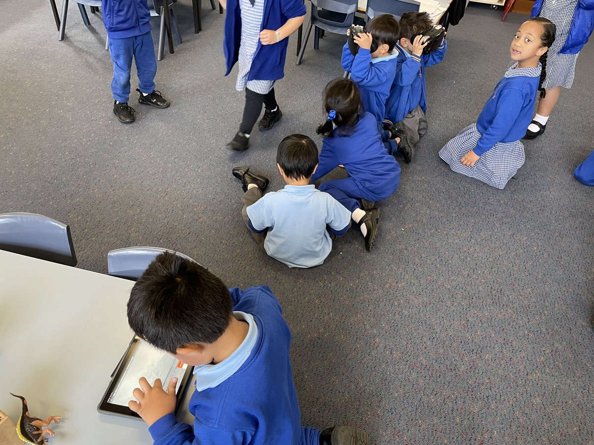 Early Stage 1 experiencing the harsh Antartica climate through VR! Students were excited to see this continent come to life. <a href="/CanleyHeightsPS/">Canley Heights PS</a> <a href="/stem_T4L/">stem.T4L</a>