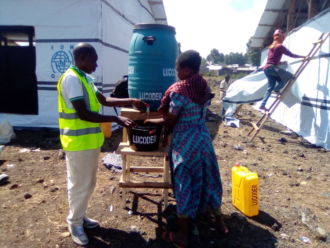 Lucoderasbl's tweet image. Dans le cadre de l’assistance aux déplacés sinistrés de l’éruption du Volcan Nyiragongo dans le territoire de Nyiragongo, LUCODER ASBL interviens dans   les activités relatives à la santé et à l’eau, hygiène et assainissement