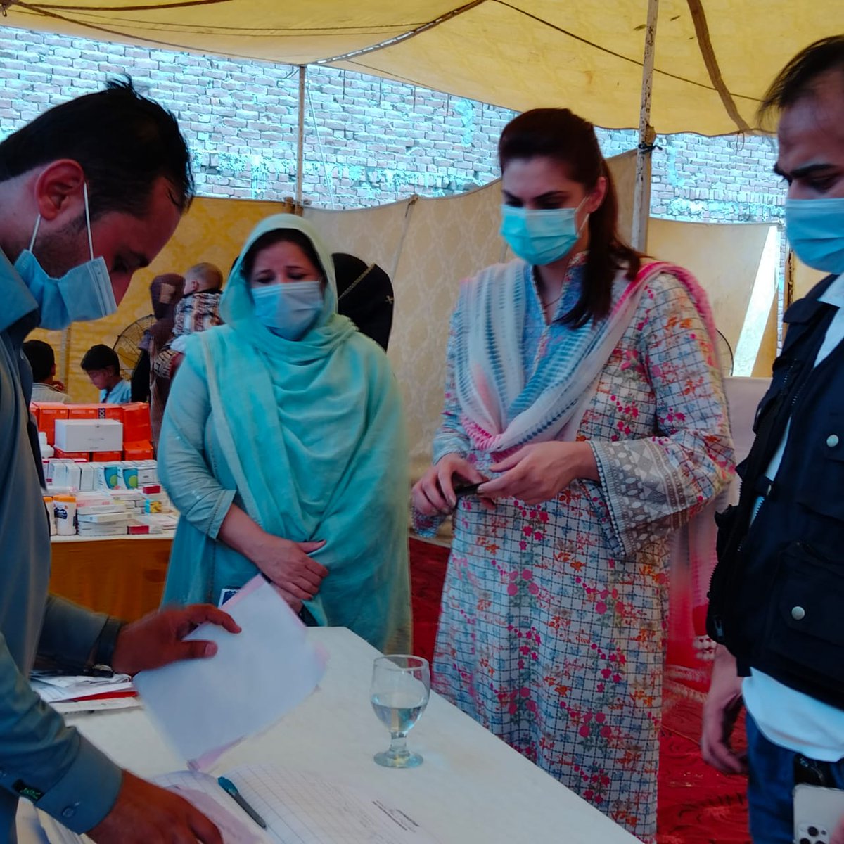 کوآرڈینیٹر پنجاب ایمرجنسی آپریشنز سنٹر سندس ارشاد نے خصوصی انسداد پولیو مہم کے دوران لاہور کے مختلف علاقوں اور ہیلتھ کیمپس کا دورہ کیا اور مہم کی کارکردگی کا جائزہ لیا۔
#VaccinesWork #PolioFree🇵🇰 #ForEveryChild