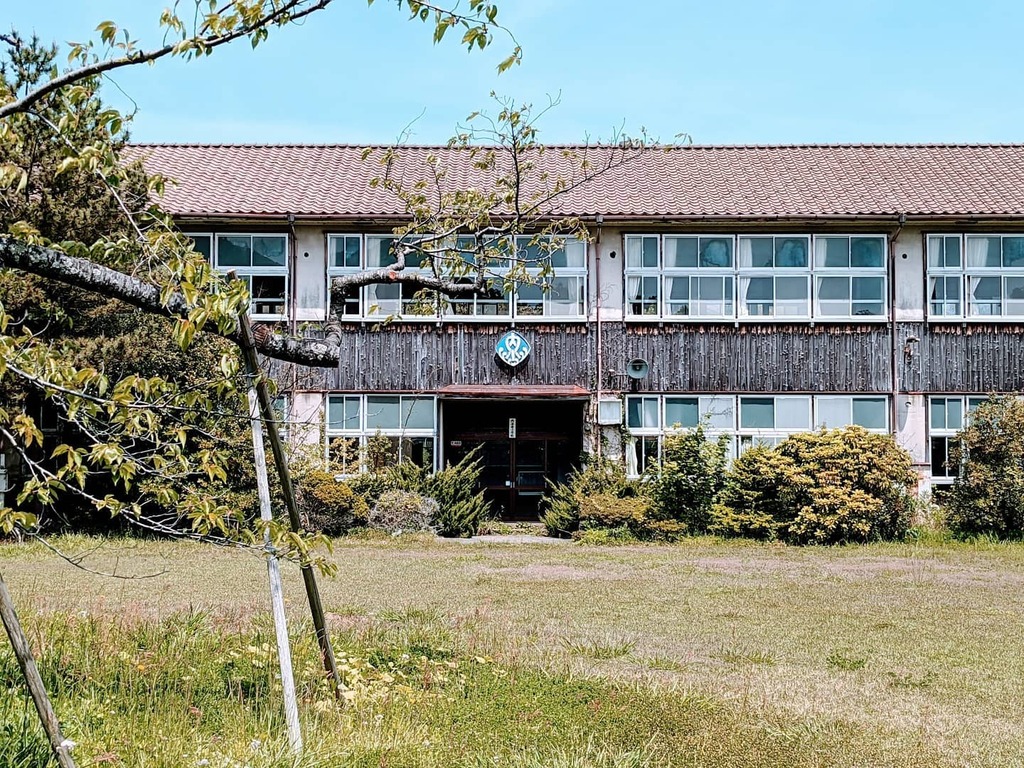 江龍田崇大 佐渡市地域おこし協力隊 校章がかっこいい木造校舎 オレンジ色の方ばっかりかと思ってた 100日佐渡 内海府 小学校旧校舎 鷲崎 両津 佐渡 新潟 孫ターン T Co Fp5mho43cb Twitter 江龍田崇大 佐渡市地域おこし協力隊 校章がかっこいい木造校舎 オレンジ色の方ばっかりかと思ってた 100日佐渡 内海府 小学校旧校舎 鷲崎 両津 佐渡 新潟 孫ターン T Co Fp5mho43cb Twitter