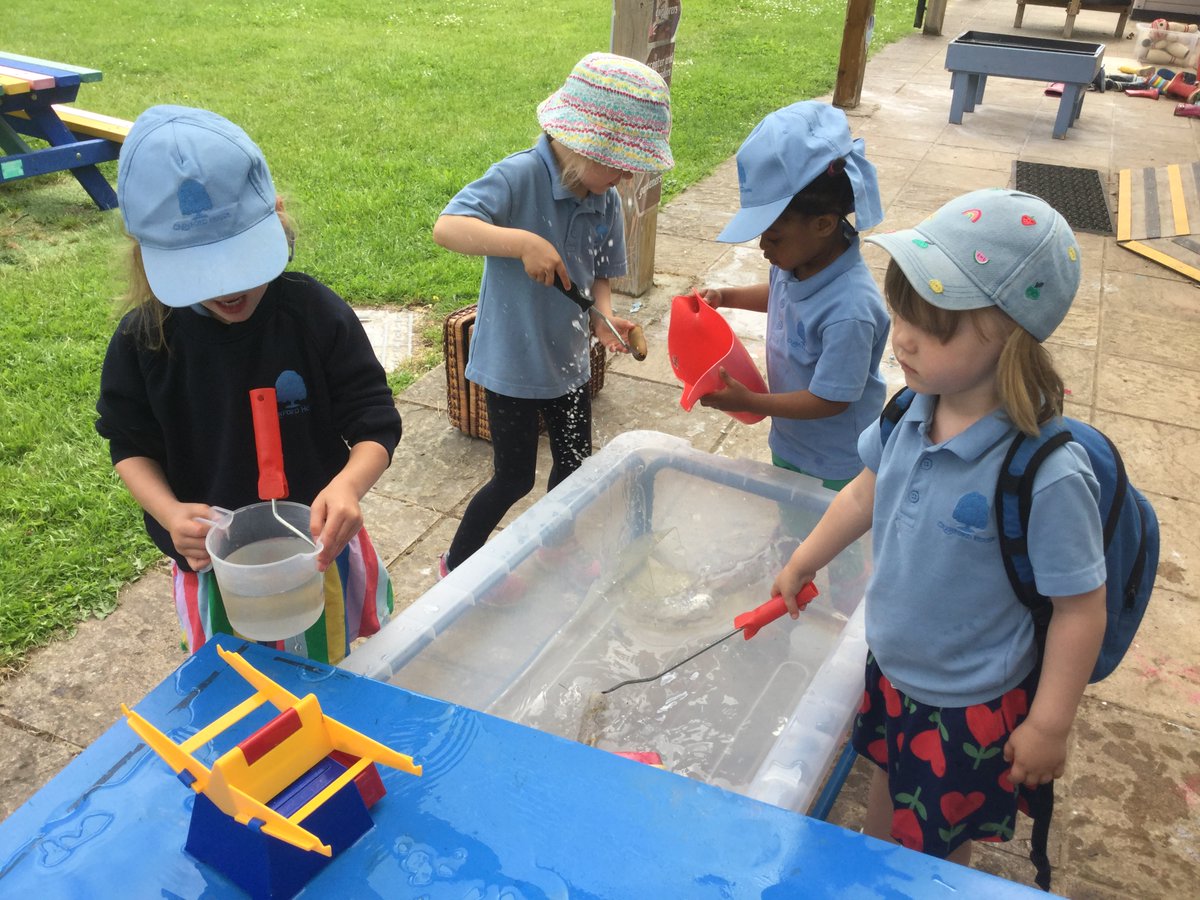CHSEarlyYears's tweet photo. It's been a fantastic week for outdoor learning in the Nursery as they don their sun hats and enjoy the weather with some fun water play! #EYFS #Learnthroughplay https://t.co/I34OOHxo7w