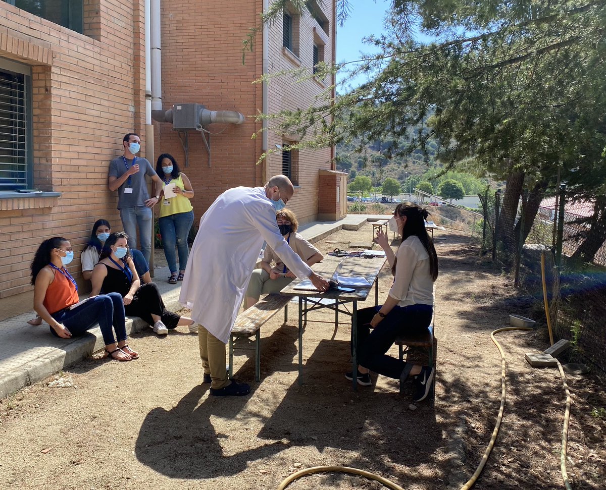 How lab meetings in times of #Covid_19 pandemic look like! -today our Master students from the Intnl LIVE Master (live.univ-lyon1.fr) presented the work they have been doing with us ❤️
