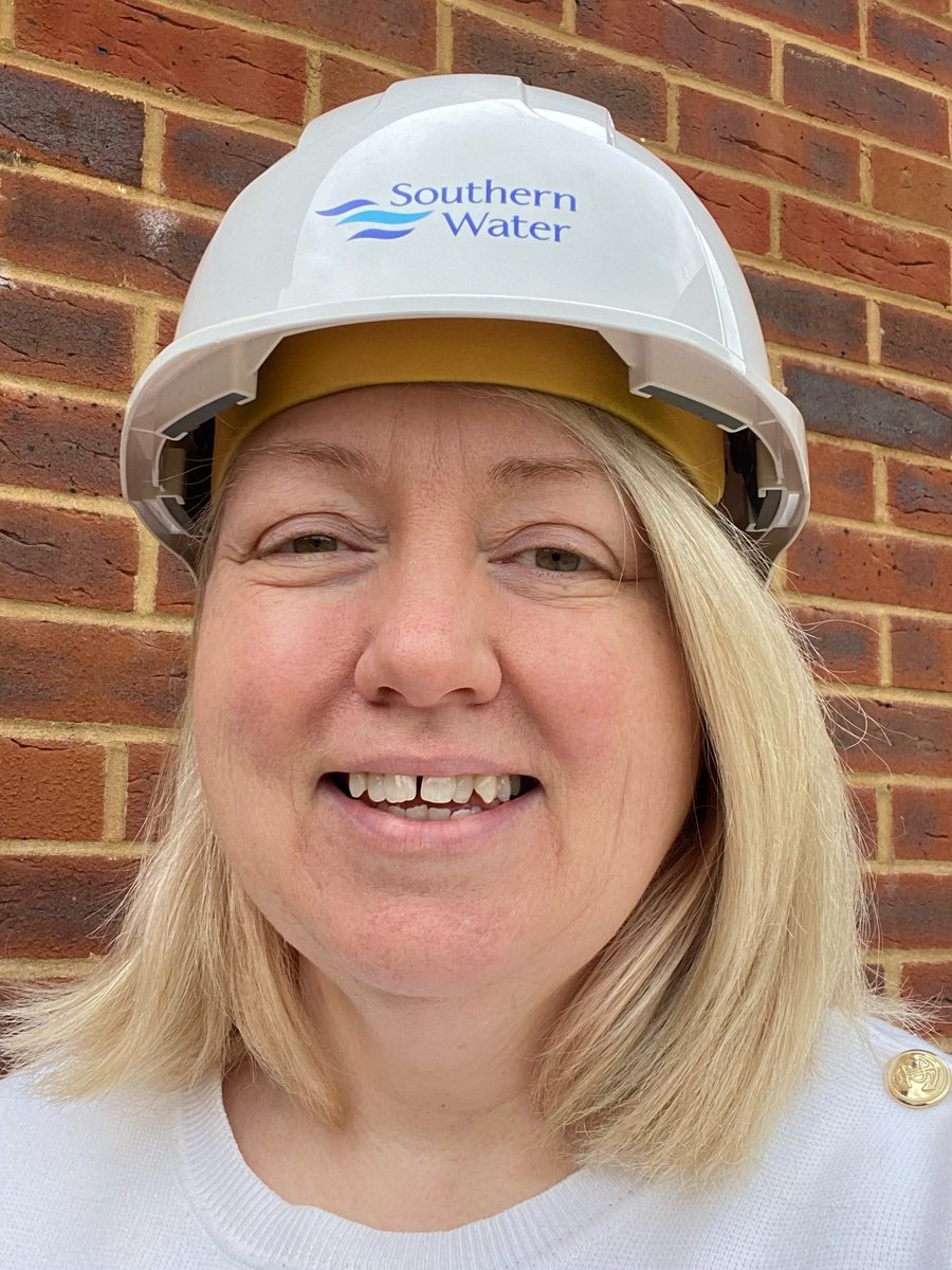 SouthernWater's tweet image. We’re delighted to be part of #EastKent primary schools and @CanterburyCCUni's #STEM jamboree, including Dr Alison Hoyle taking part in a game called “Guess my job”. 

She gave kids three clues about her role, told them what she does and explained her pathway to a STEM career.