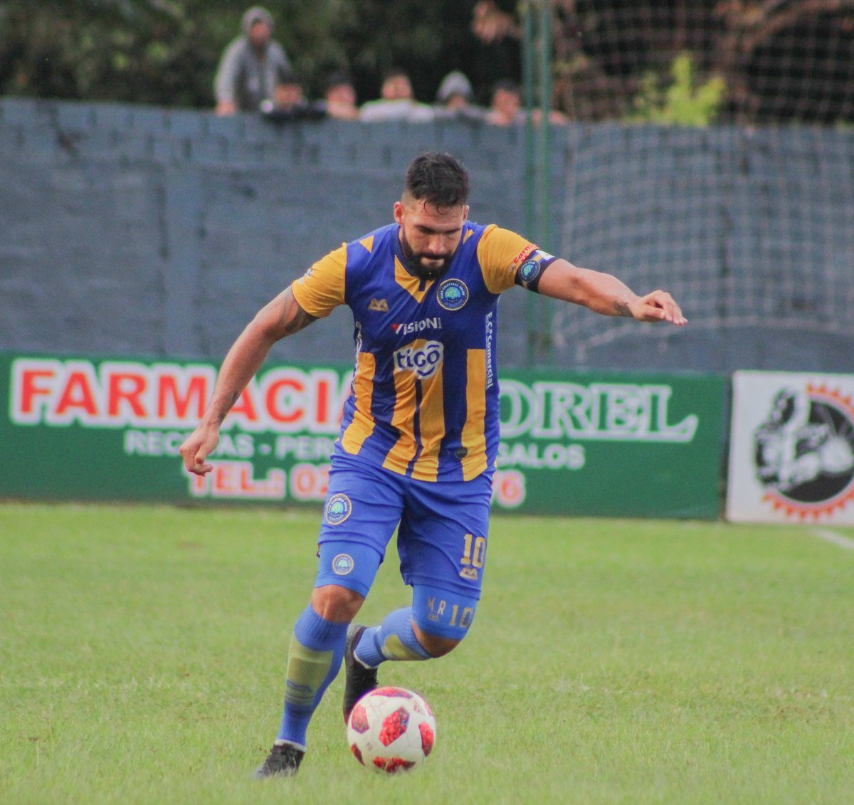 Todas tus acciones son semillas, que tarde o temprano darán sus frutos.
🟨🟦👣⚽