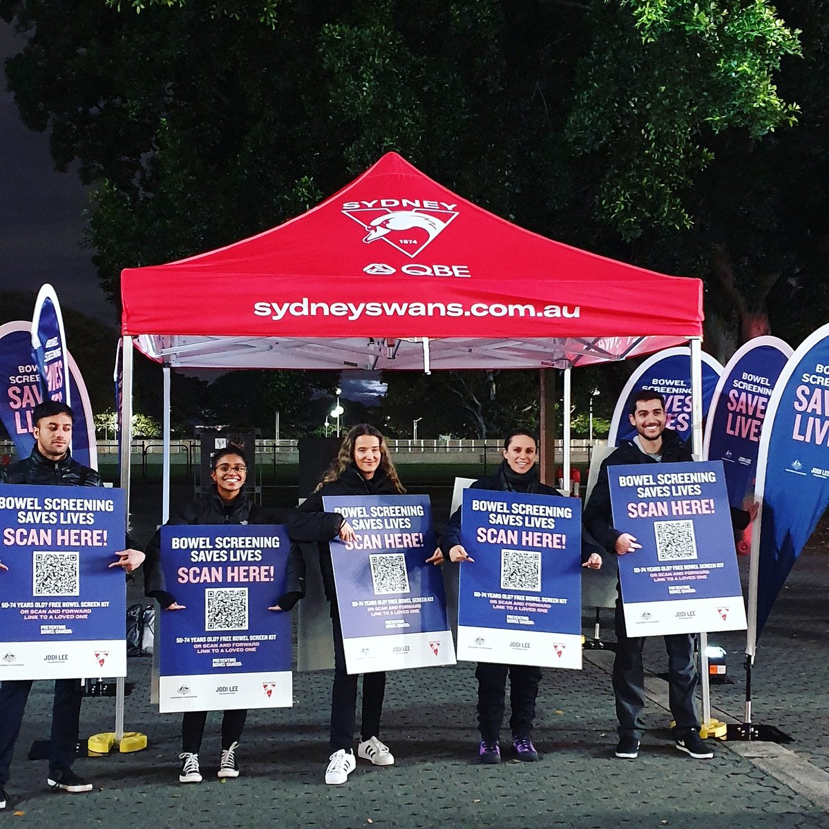 JodiLeeFdn's tweet photo. Attendees aged 50-74 at tonight's @sydneyswans vs @HawthornFC game at the #SCG will have the opportunity to order a free screening kit thanks to @healthgovau on Driver Avenue before and after the game. #nbcsp #jodileefoundation #sydneyswans #bowelcancer https://t.co/P5PDIemeSQ