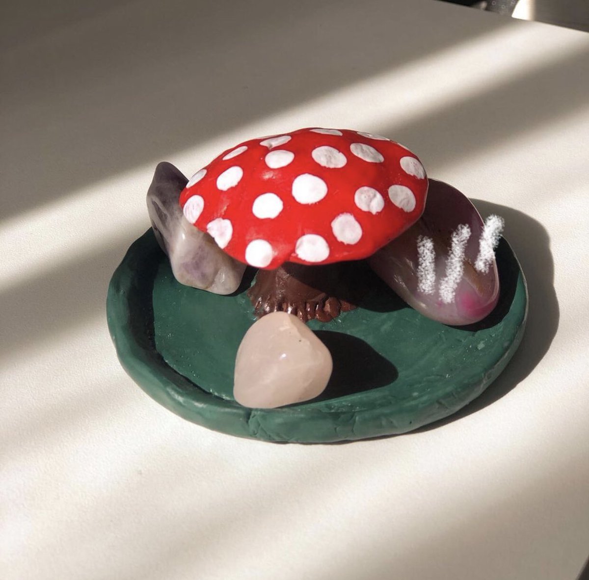 Já exaltaram esse porta joias lindo aqui??? Está impossível de não se apaixonar por essa Fairy House 😍❤️

🛒 shopee.com.br/product/445982…