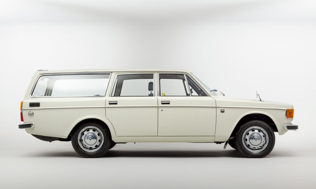 ClassicsSupers's tweet photo. You could buy an old Volvo XC90, or you could buy this! Cool 1973 #Volvo145 estate. For sale at #ClassicsandSupercars

https://t.co/k3VEuhjlpp https://t.co/VTl8ilKdsm