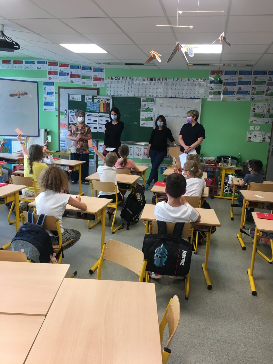 AseptFCB's tweet photo. On parle de nous !
Retour sur la journée #PréventionSolaire #JuinJaune organisée au groupe scolaire Courbet d'@ornansofficiel en partenariat avec la #FEMASCO 
https://t.co/TdMTJkvnPS https://t.co/w1mZb0Y4YZ