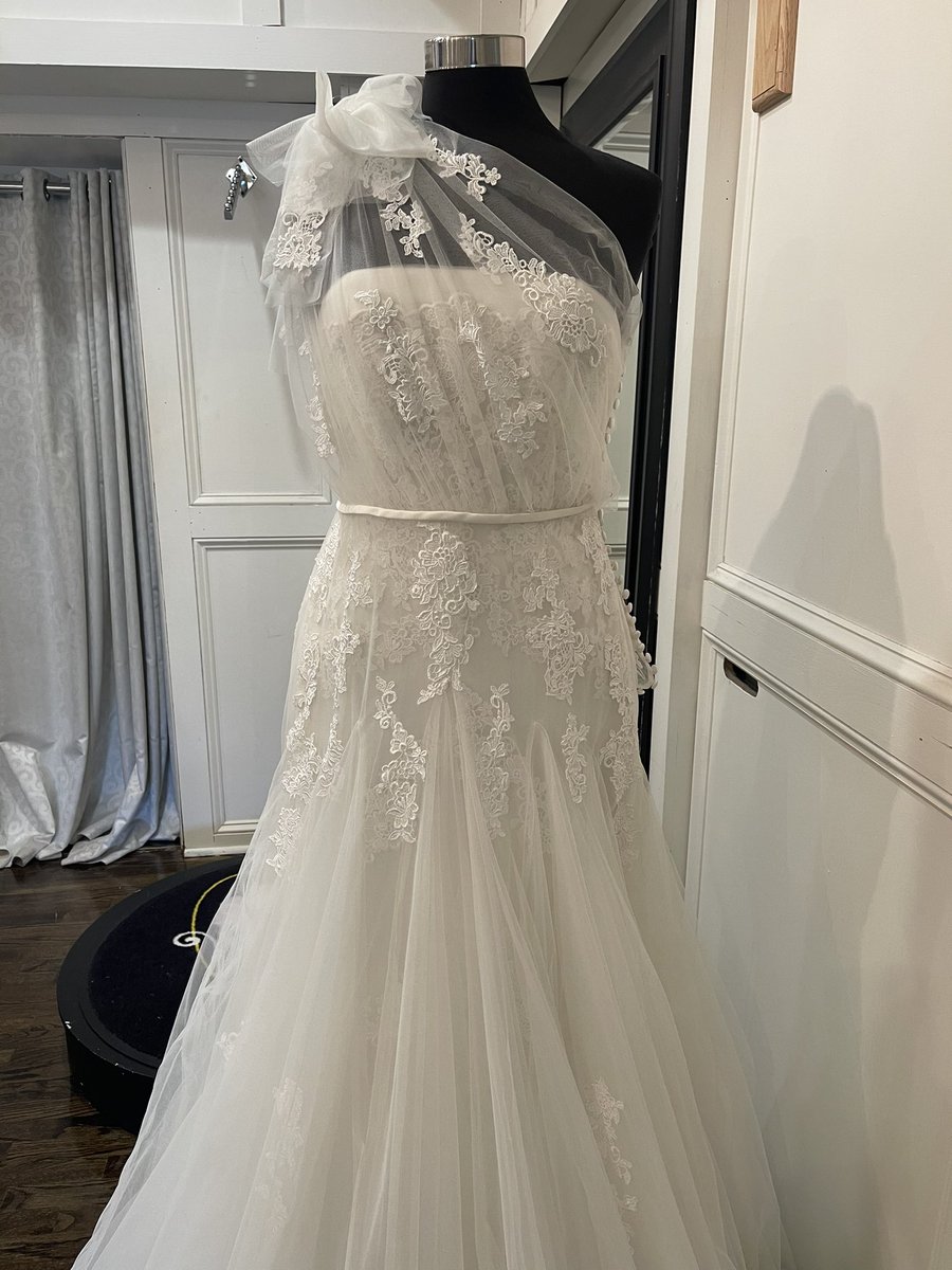 Spy406's tweet photo. Bridal Couture Blowout Sale! Going on now while inventory lasts. Over 200 designer gowns at a fraction of the retail price. https://t.co/FNaVutF3AO