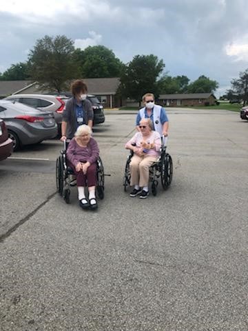 CoveredBridgeHC's tweet photo. Our residents and team members moved their bodies and soaked in some sun during a nature walk for Wellness Week! ☀️ #SeniorLiving https://t.co/PRlrhJ3IZi