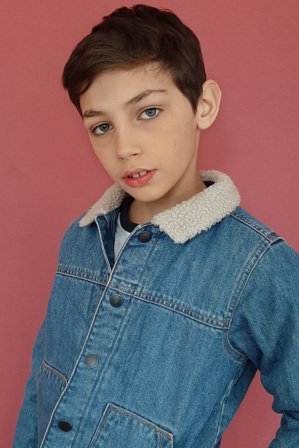 bonnieandbetty1's tweet image. Fingers crossed for Lorenzo pencilled for a confidential film #extrasdivision #teambobe #supportingartiste