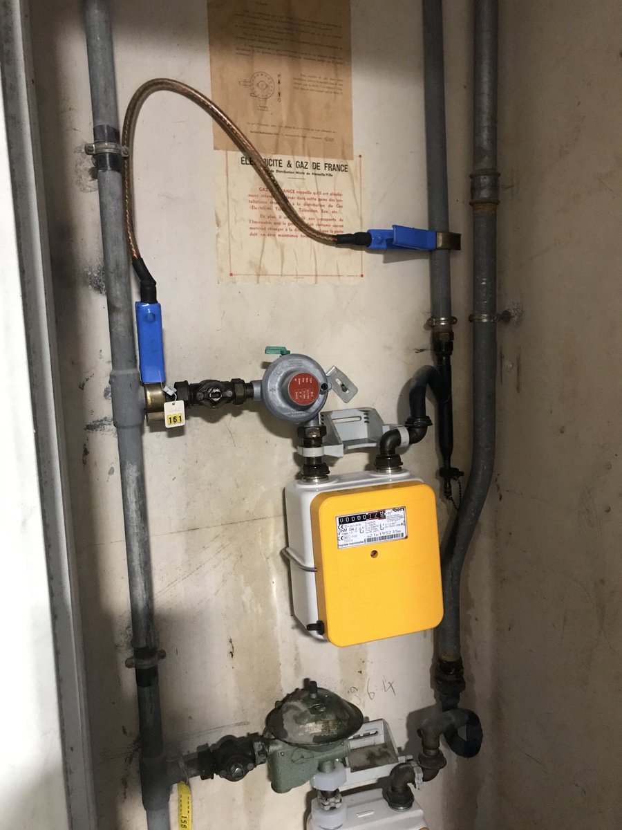 Plaisir du contact avec les clients des cités Consolat et Castellane ⁦<a href="/marseille/">Ville de Marseille</a>⁩.
Remplacer les compteurs, c’est permettre à chaque client de mieux maîtriser l’énergie. Dextérité, précision des gestes. 
🙏Merci David de m’avoir partagé ton métier et savoir-être ce matin