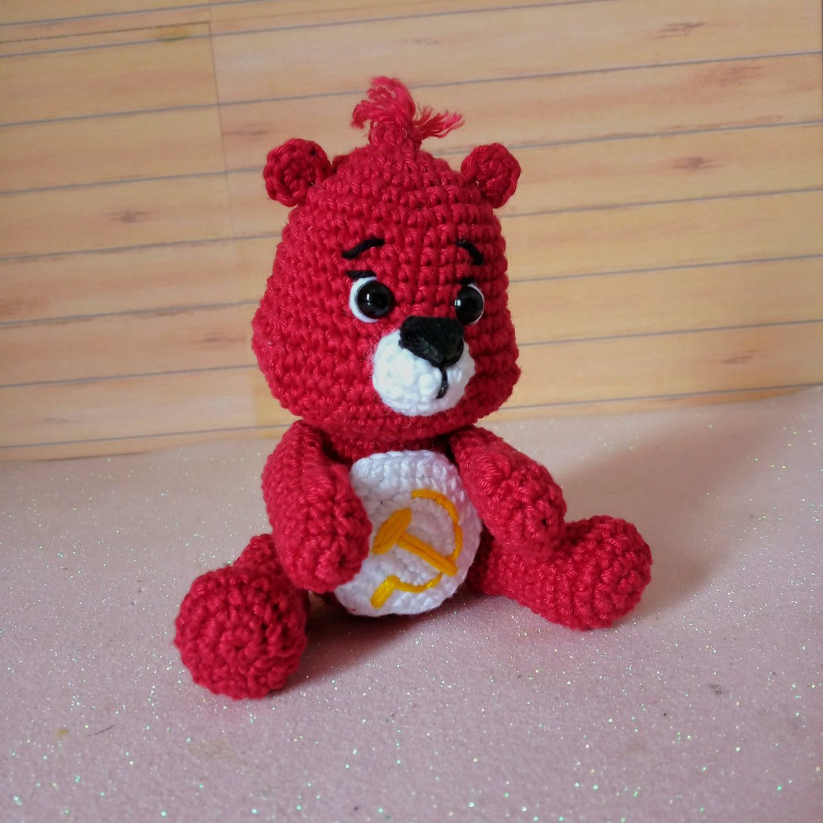 GabyLVasques_'s tweet photo. Olá caramaradas! O meu, digo, o NOSSO mascote da Ursal está prontinho e super disponível para venda, por R$ 60,00 + frete 

Aproveita e conta aí o seu delírio comunista do momento 

A receita é da @Mariane96023943 ❤️

💟+🔄=  Uma artista feliz https://t.co/UUB44DHUYG
