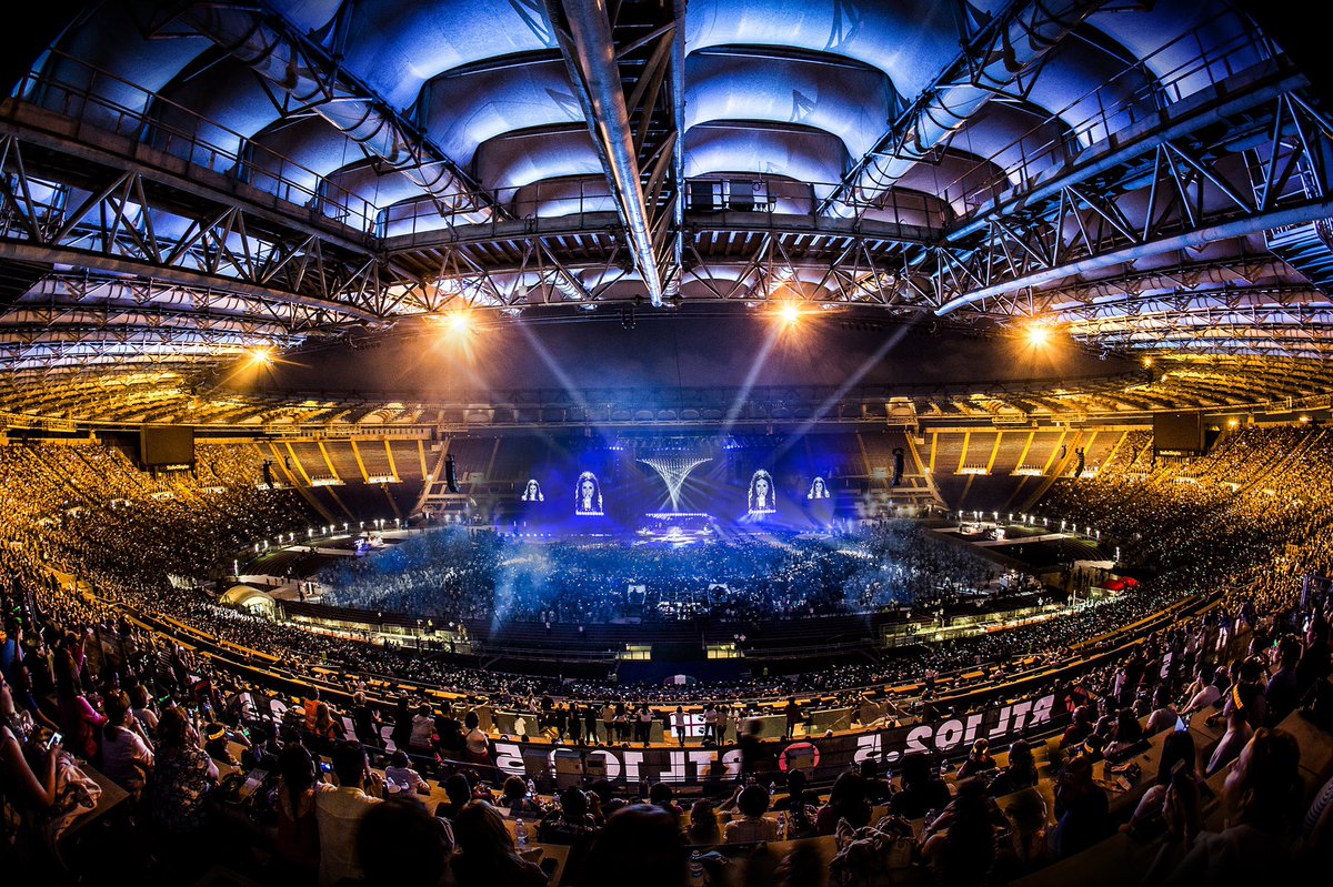 LauraPausini's tweet photo. 11 giugno 2016
Il mio primo Stadio Olimpico sold out con #SimiliWorldTour
Chi c’era di voi?
June 11th 2016
My first sold out Stadio Olimpico with #SimiliWorldTour
Who was there? https://t.co/pzCFxYWQcM