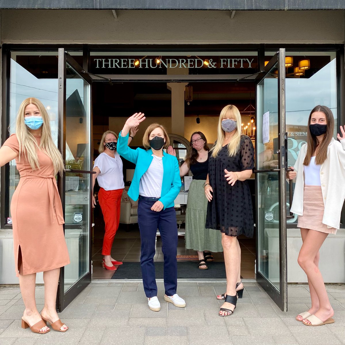 We are SO happy to announce that our doors are now open!!! We can’t wait to see you back in our showroom and to help you with all your design needs 🤗❤️
#ygk #interiordesign