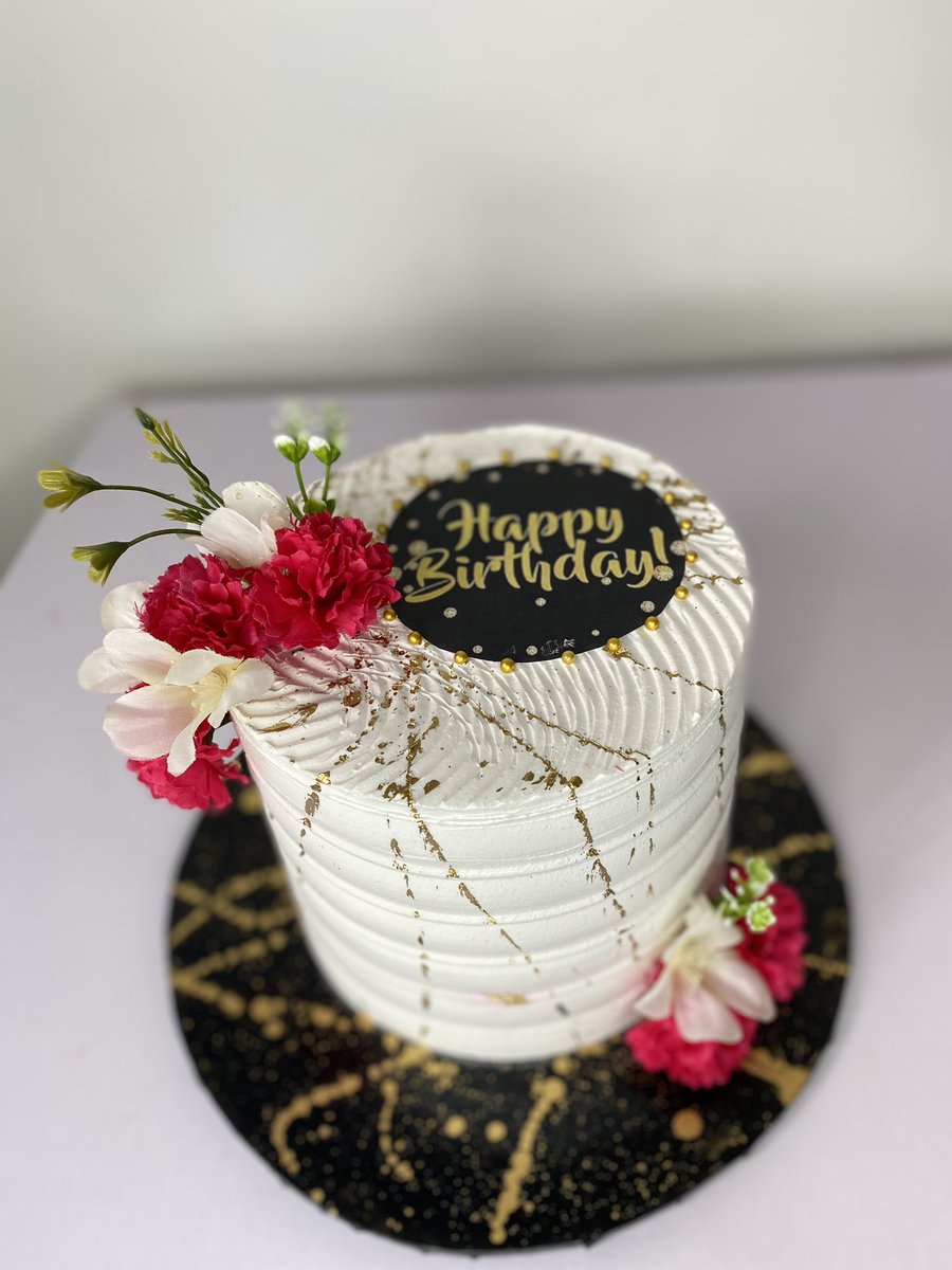 bakesbyavies's tweet image. This design is here to stay😁
The reviews I got for this cake eh💃🏾💃🏾💃🏾

Please retweet 🙏🏽
#AbujaTwitterCommumity