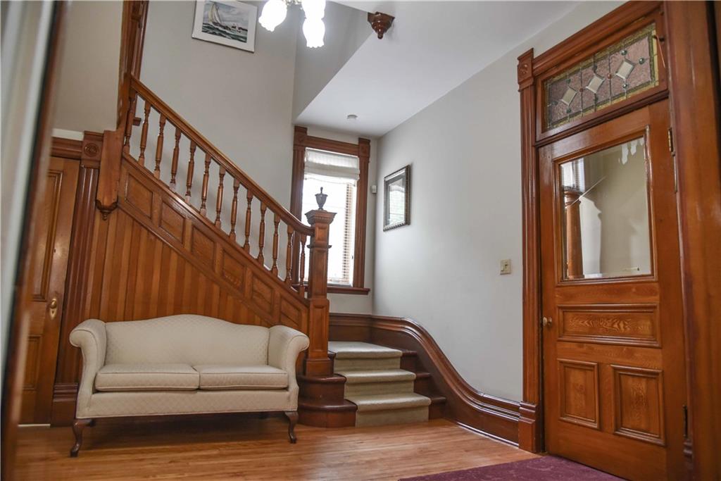 BugMeAnytime's tweet image. Grand Victorian 3-storey, completely updated home located in historic Centre Town Pembroke on a picturesque residential street. 😍Contact me today for a showing! 📲613-639-8045
#victorianhome #3storey #houseforsale #jettsells #historichome