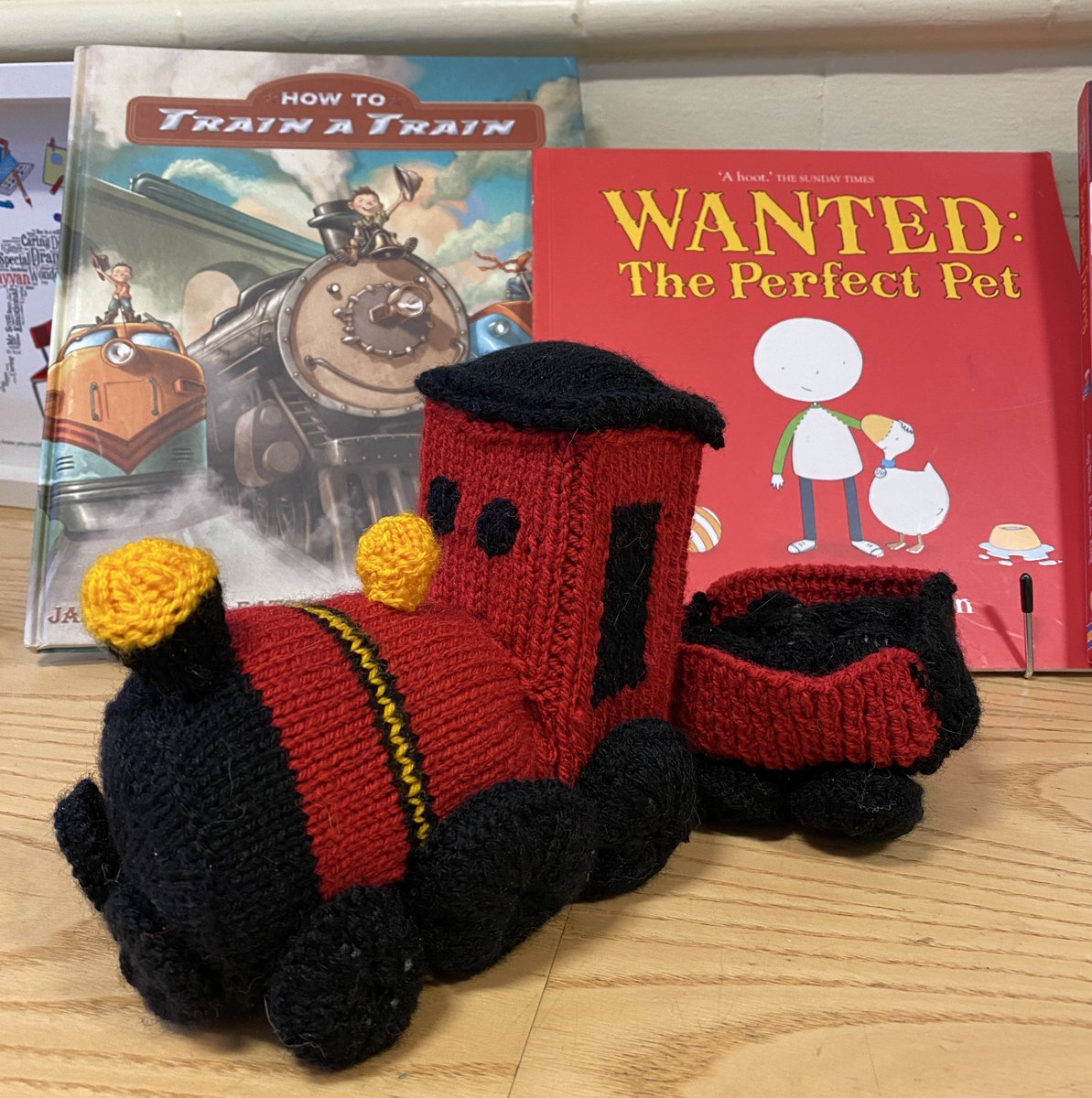 MrRScott1's tweet photo. Kids loved meeting our pet train today! @lancsliteracy #ks1 #writing https://t.co/b8GyOz7Lt9