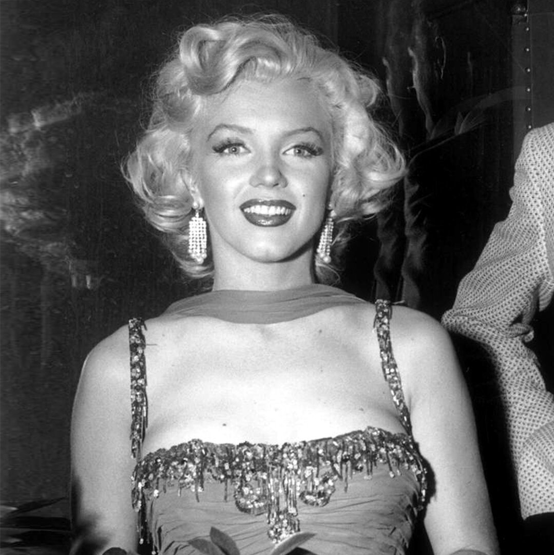 MarilynMonroe's tweet photo. 1953: Marilyn at a St. Jude's Children's Hospital event at the Hollywood Bowl. Monroe was the main attraction that night.

📸: #BernardOfHollywood

#MarilynMonroe #Icon  #Charity #StJudes #Children https://t.co/7kP6K2A0QQ