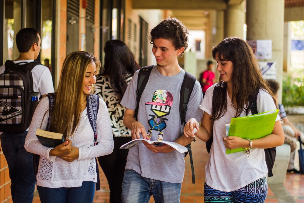 Unimet's tweet photo. Desde hace casi una década la #Unimet beca a bachilleres con destacado desempeño a través de su programa #BecasDeExcelencia https://t.co/1Nm3GvSsQU