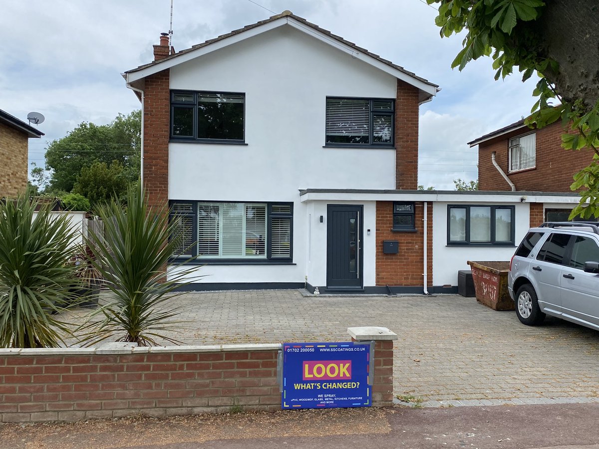 VimpexMartin's tweet photo. Big changes at the home of the Jones’s grey and white last week. White and anthracite this week. Great work by @SSCoatings_ great team great job could not have been better. #windowsprayer #upvc #paintmywindows https://t.co/Wdt8R6JCe2