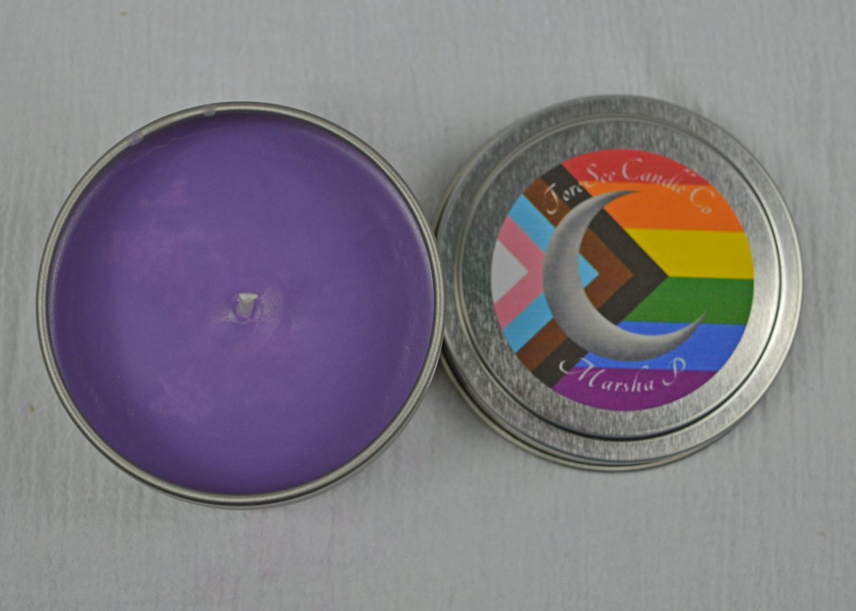 foreseecandleco's tweet photo. Our grand finale! Please welcome to the stage, the incomparable Marsha P! Scented with lilac & rose, she is strong, romantic, & regal, just like our queen mother of the revolution!
#candles #homemadecandles #proudandprogressive #pride2021 #marshapjohnson #marshap https://t.co/DykXODDTIA