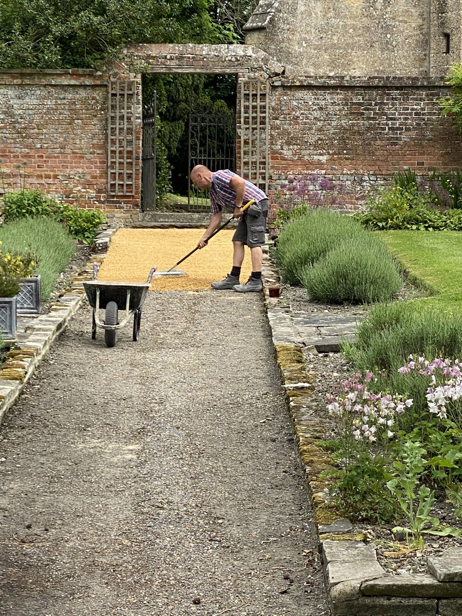 AndrewDowson's tweet photo. That’s an improvement, self-binding gravel path. #ChurchPath https://t.co/HgjCzNxKjm