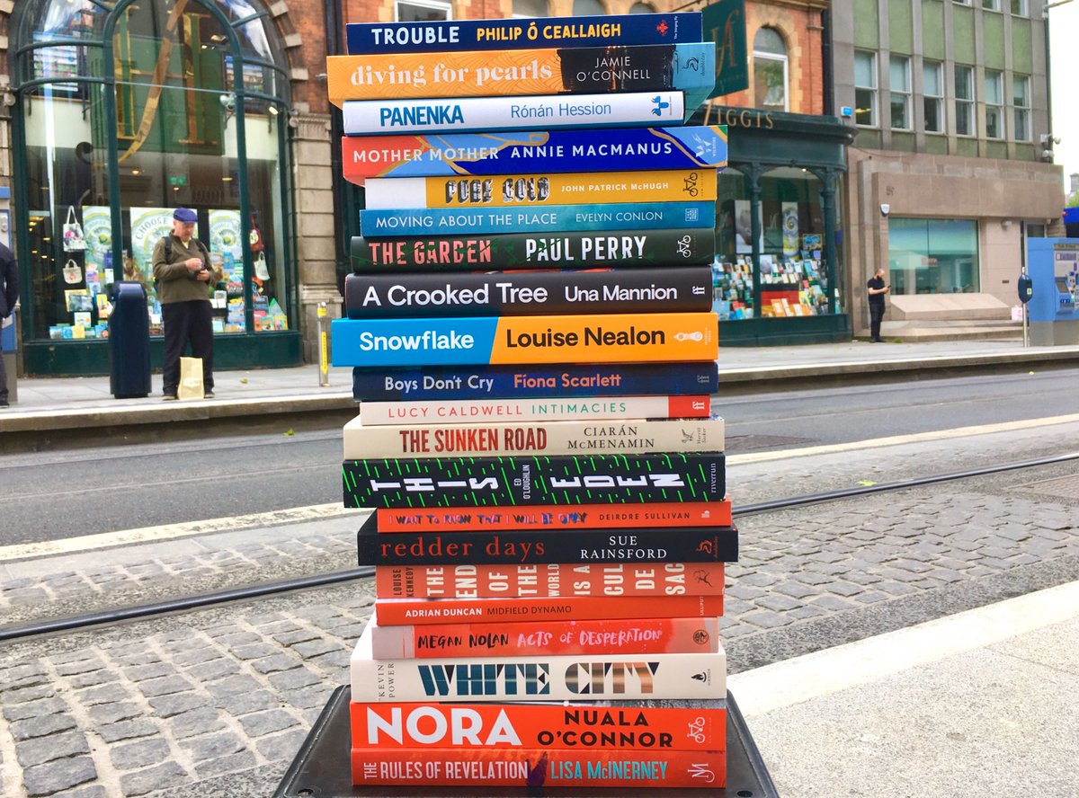 Hodges_Figgis's tweet photo. Spoilt for choice with fantastic new Irish fiction this summer โ๏ธ๐โ๏ธ#irishwriters https://t.co/J61UcLx0In