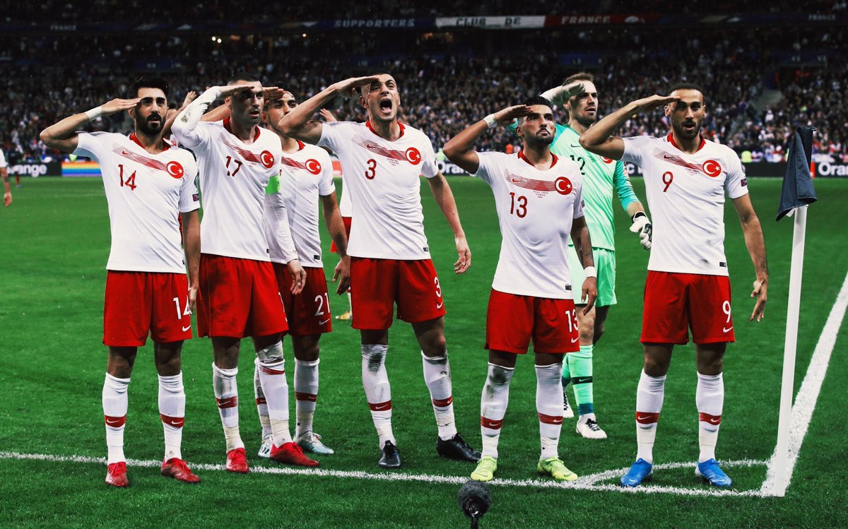 Yürek nerede ise gerçek vatanseverlik de oradadır. 

A Millî Futbol Takımımıza; bu akşam İtalya ile oynayacağı müsabakada ve #EURO2020 turnuva sürecinde başarılar diliyorum. 

İnancımız Tam, Haydi #BizimÇocuklar!
