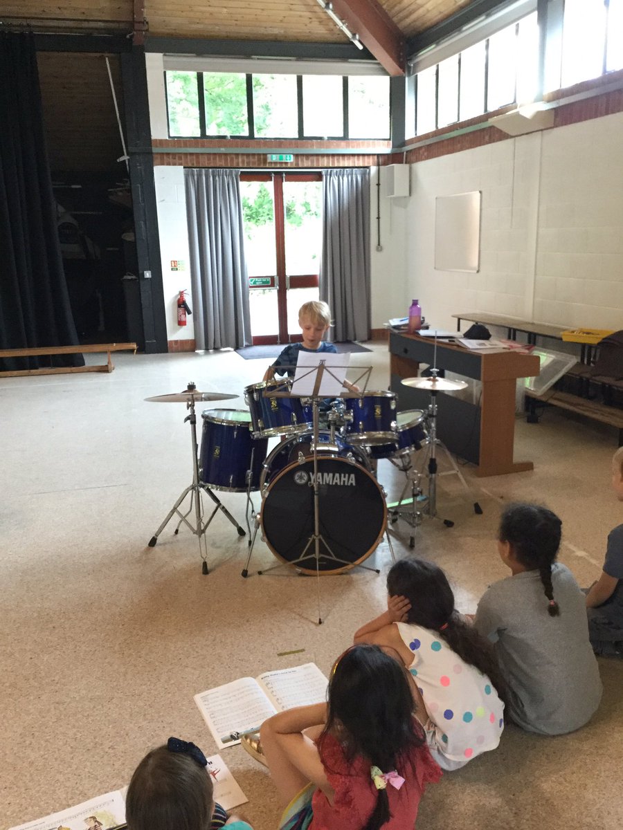 CarrdusYear2's tweet photo. Today the children showcased their musical skills to the class! #confidence @carrdusmusic https://t.co/92glLmswtl