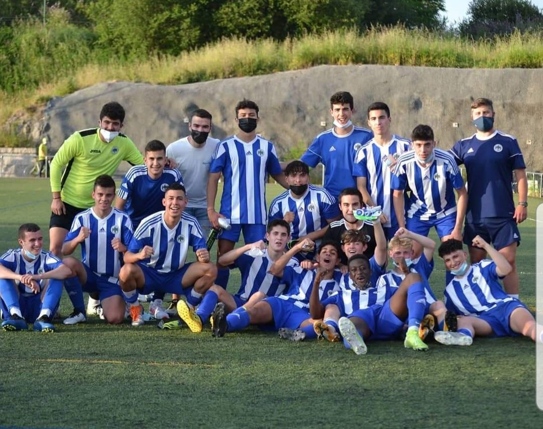Juvenil A 2 Monteporreiro B 1
El equipo termina primero de grupo y pasará a disputar la fase de ascenso a gallega. Enhorabuena ⚽️⚽️😊😊😊💪