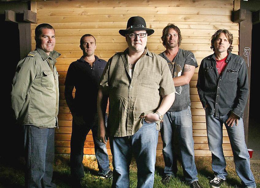 almostablaze's tweet photo. Hell yeah it's #Friday! 😀🎶

 Check out #BluesTraveler s

 #justexactlyperfect rendition of
                   Alone 

https://t.co/pM4EuVpHAg

I love to watch her walk away

#livemusic 🎵🎶🎵🎶🎵

🎧 #middaybluesbreak 🎧 https://t.co/sbMQXxTOla