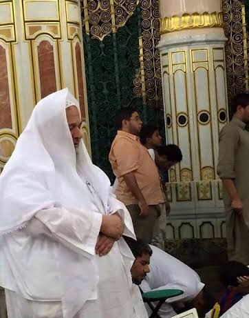 AlmashoorSs's tweet photo. إنا لله وإنا إليه راجعون!

غادر الدنيا العبد الصالح، والشيخ المربي، مولانا السيد إبراهيم الخليفة، وبرحيله تخسر الأمة عالماً فذاً، كان مثال العالم الربّاني، الذي حافظ على مسافة جيدة من بلاطات الأمراء وصراعات الساسة! 

رحمه الله وغفر له. 

#السيد_إبراهيم_الخليفة_في_ذمة_الله https://t.co/iKmUfcSHvM